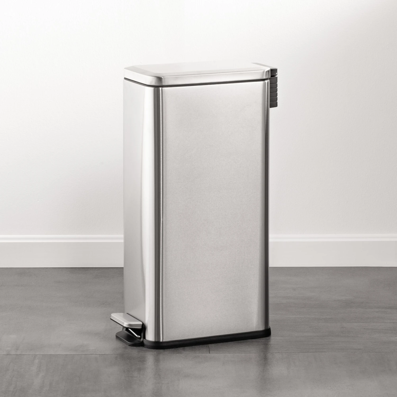 30-Liter Step Trash Can 2 30-Liter Step Trash Can - Image 2