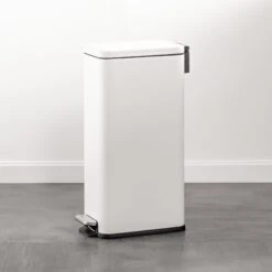 30-Liter Step Trash Can 10 30-Liter Step Trash Can -Home storage 2000 300DPI 23773MDBST SS